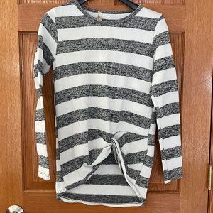 M2D Designed in Sewn In California Women's S Gray White Striped Sweater